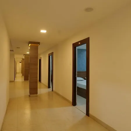 Balu Residency - A Business Class Hotel-2