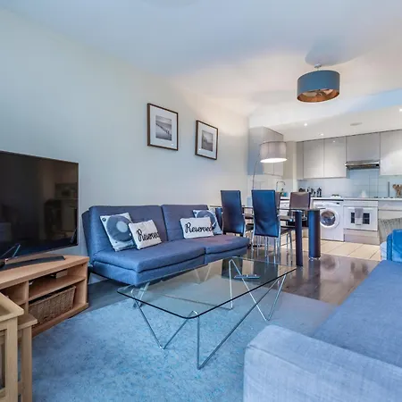 Battersea Power Station Apartment-3