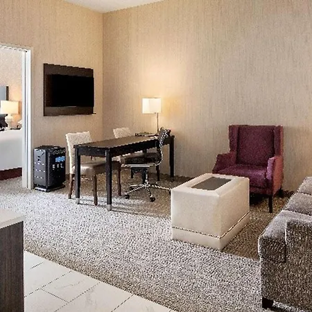 Embassy Suites Louisville Downtown-3