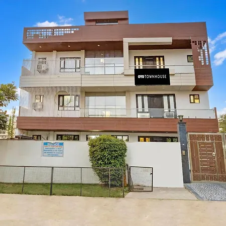 Townhouse By Oyo Mayfeild Garden Nearby Golf Course Road.-3