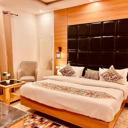 The Classic Hill View Hotel, Near Jw Marriott Mussoorie-2