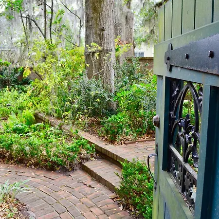 Magnolia Plantation & Cottages-2