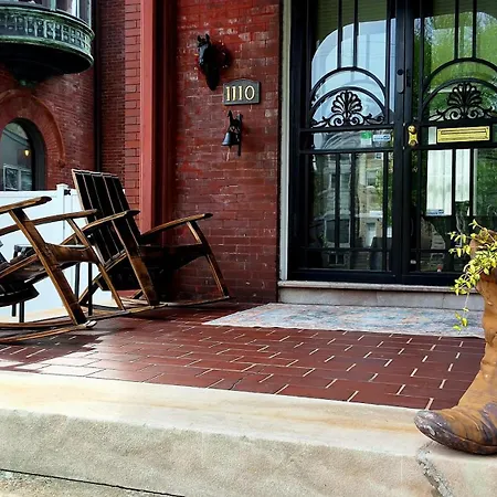 Bourbon Barrel Inn Bed & Breakfast-3