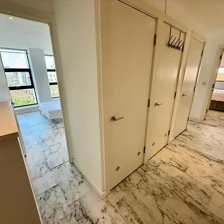 Deluxe Entire Apartment With 2X Bedrooms, 2X Bathrooms And A Big Living Room In The Olympic Park And Westfield At Stratford-3