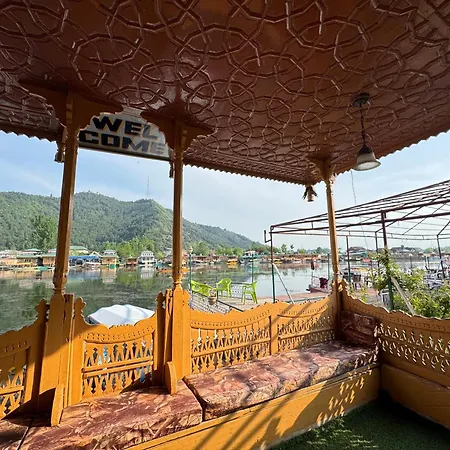 New Sea Palace Houseboats-2