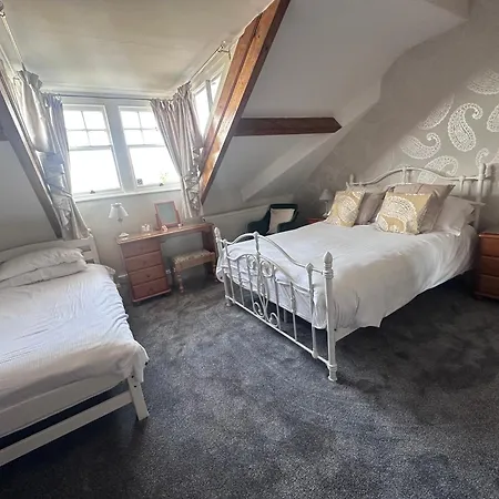 Kirkwood Guest House, Free Parking, Electric Car Point-2