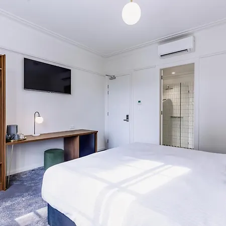 The Lakes Hotel, Rosebery-2