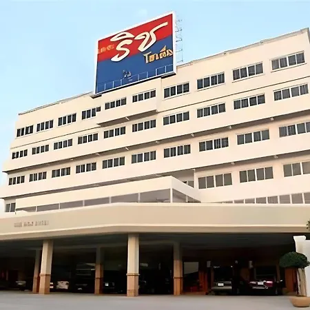 The Rich Hotel-2