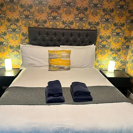 Beehosting Adelphi Wharf Apartments-3