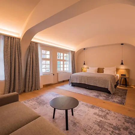 Gutshotel Menterschwaige - Heritage Boutique Hotel With Timless Elegance-2