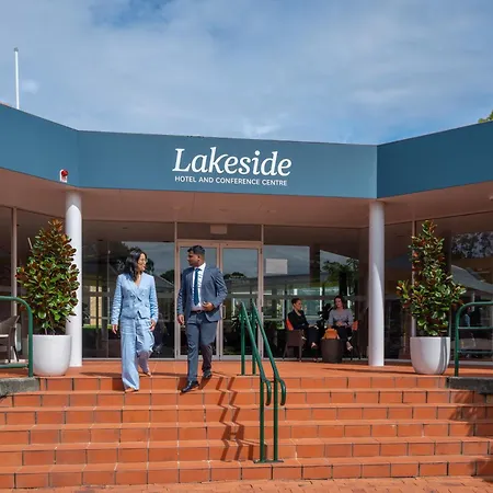 Lakeside Hotel And Conference Centre-3