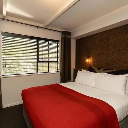 Sherwood Queenstown-2