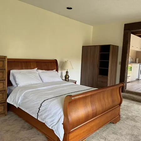 Jason House - Immaculate Suites In A Quiet Seaside Neighbourhood Near Uvic-2