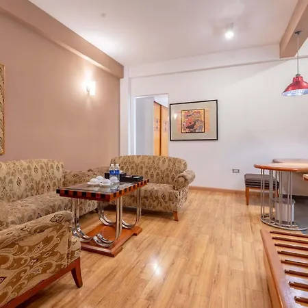 Golden Sunshine Villa Hotel And Travel-2