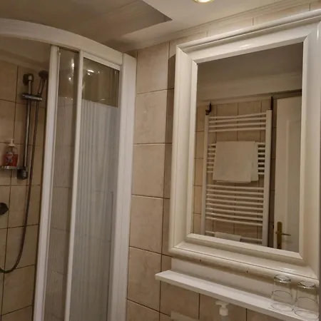 Connection Guesthouse-2