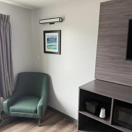 Quality Inn & Suites Biloxi - Ocean Springs-2