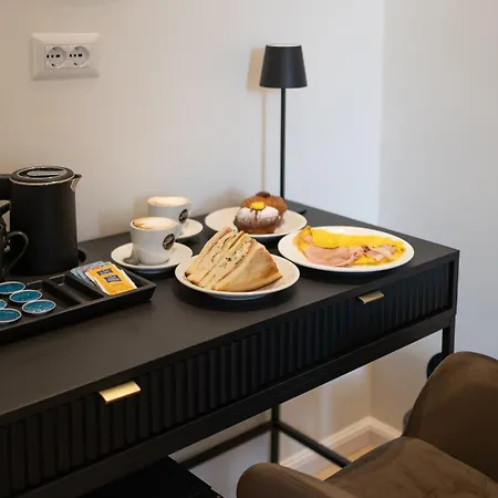 Romart Luxury Rooms-3