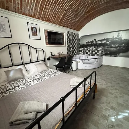 Underground Jacuzzi Rooms-3