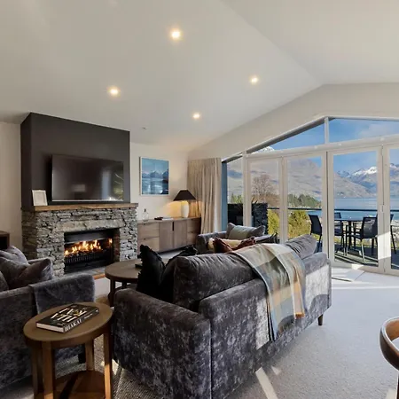 Queenstown House Bed & Breakfast And Apartments-3