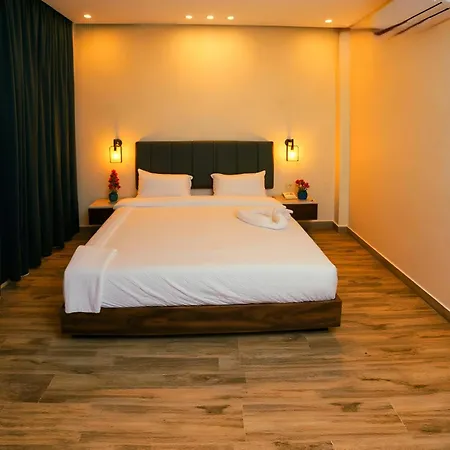 Sofia Pyramids & Sphinx Hotel Free Pool Access-3