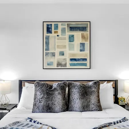 Modern Luxury 2 Bed With Panoramic City Views In Downtown La-3