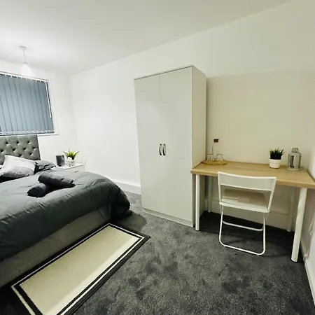 Spacious Private Rooms Near Central London-2