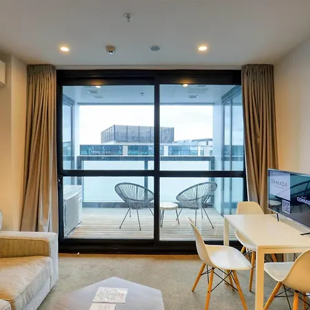 Ramada Suites By Wyndham Victoria Street West-2