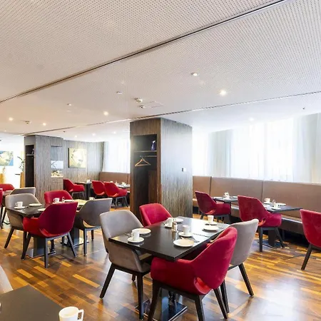 Plaza Premium Salzburg-3