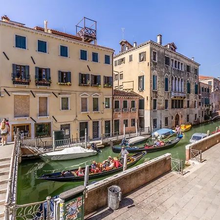 Palazzo San Firmino Historic Palace All Suite Canal View-3