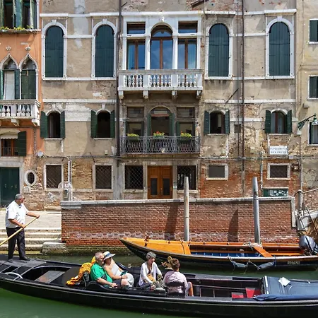 Palazzo San Firmino Historic Palace All Suite Canal View-2