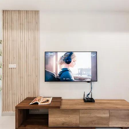 Smile Home - Soho Apartment Balcony - Modern Comfortable-3