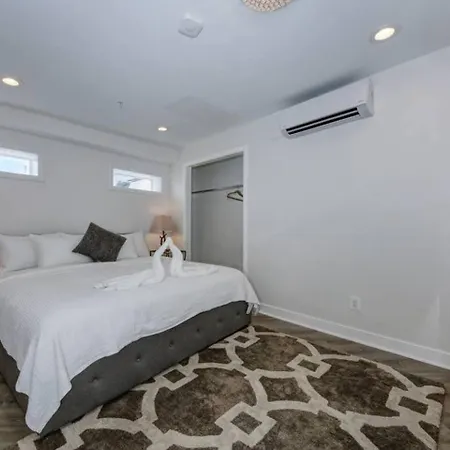 Dupont Circle-Suite 7Kalorama Luxury Apartment-3
