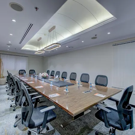 Howard Johnson Plaza By Wyndham Dubai Deira-3
