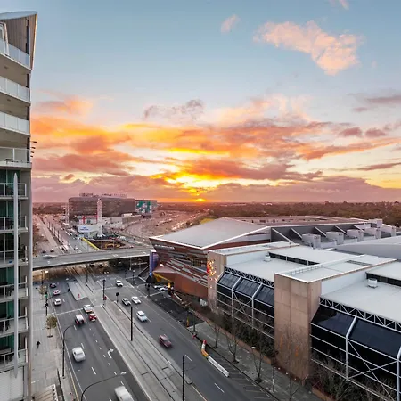 Oaks Adelaide Horizons Suites-2