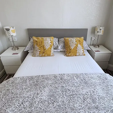 Hudsons Guest House - Adults Only-2
