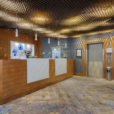 Best Western Premier Chateau Granville Hotel & Suites & Conference Centre-2