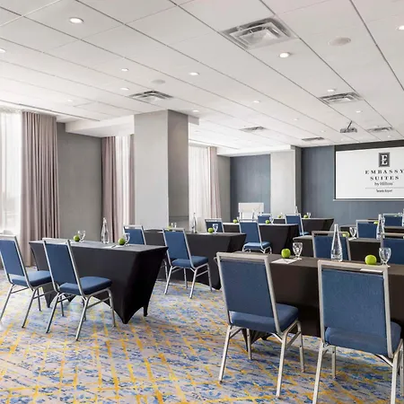 Embassy Suites By Hilton Toronto Airport-3