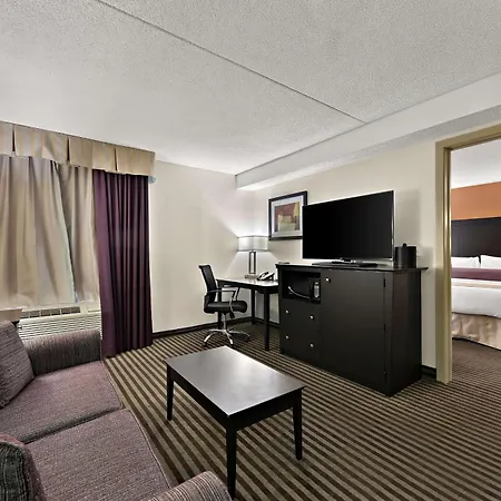Best Western Plus Toronto North York Hotel & Suites-3