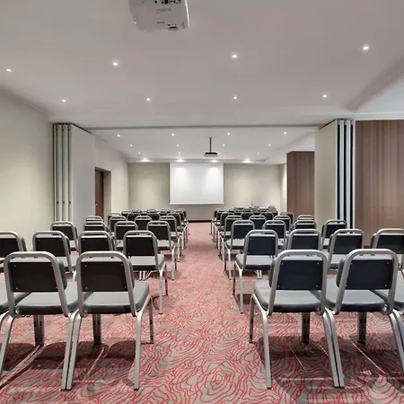 Ramada By Wyndham Lisbon-3