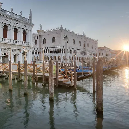 Nh Venezia Santa Lucia-2