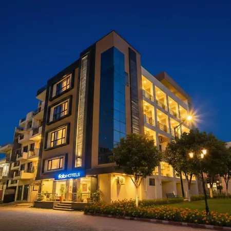 Fabhotel The Diamond-2