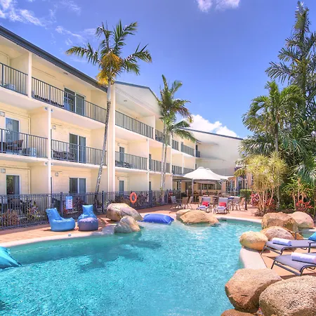 Cairns Queenslander Hotel & Apartments-2