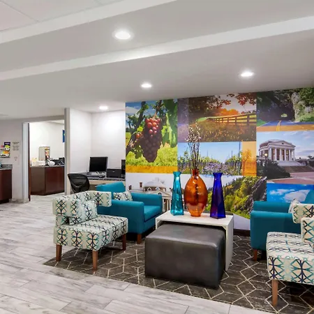 Clarion Pointe Charlottesville-2