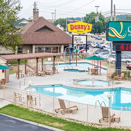 Quality Inn & Suites At Dollywood Lane-3