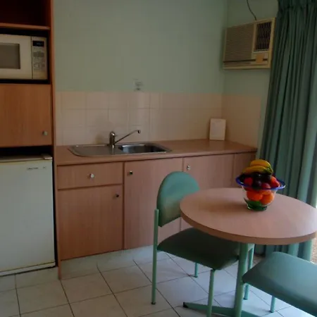 Runaway Bay Motor Inn-2
