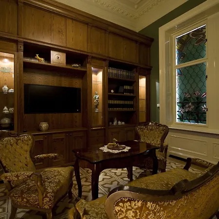 Boutique Hotel Victoria Budapest-3