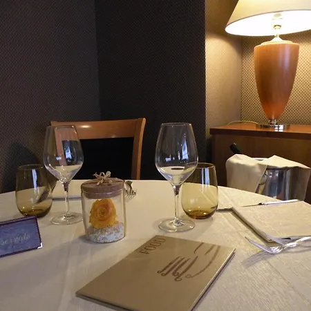 Ramada By Wyndham Naples-2