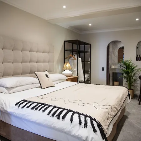 Sea Castle Hotel Camps Bay-2