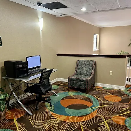 Quality Inn & Suites Near University-2