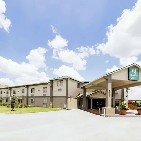 Quality Suites Houston Hobby Airport-3